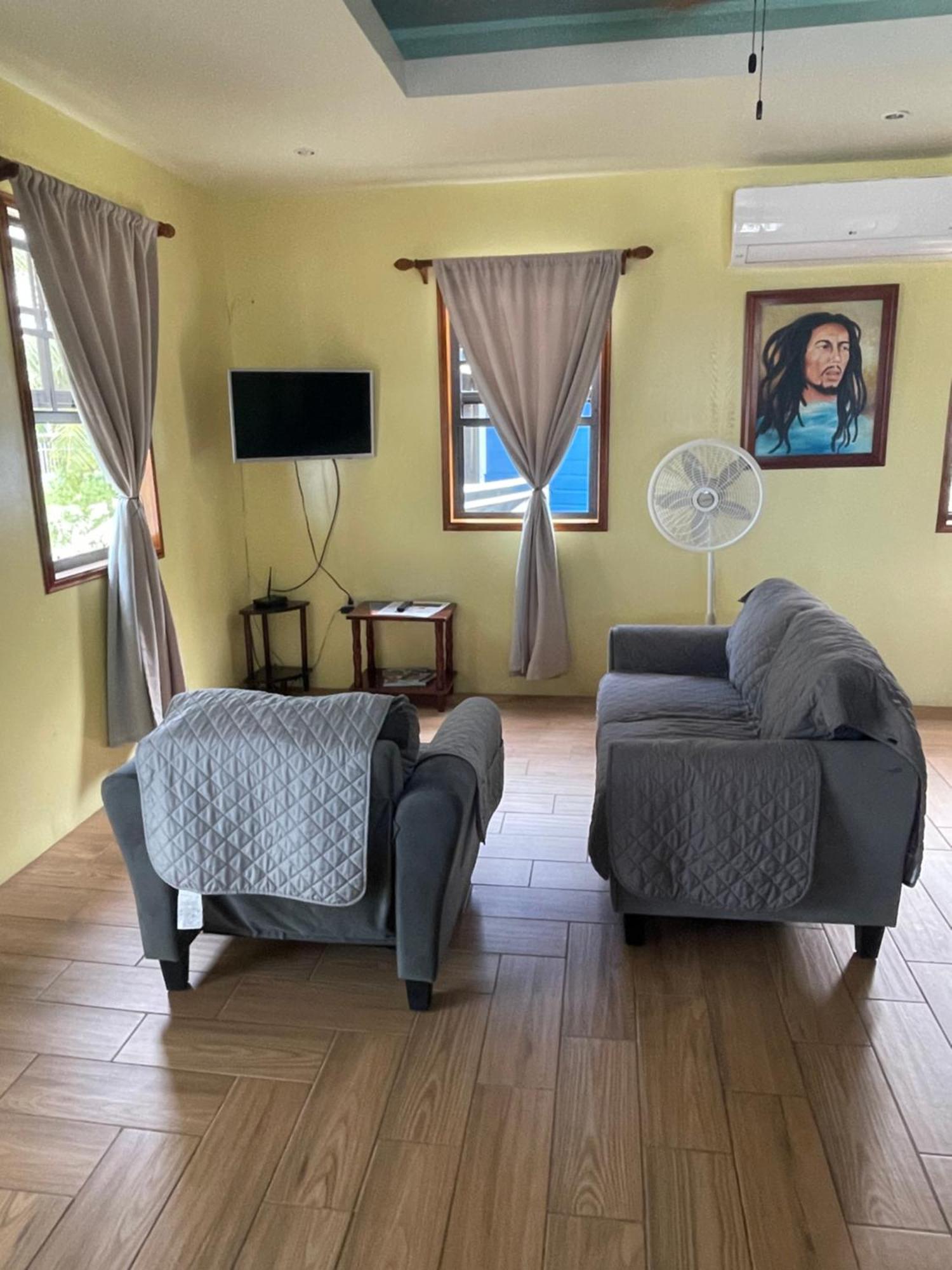Hidden Treasure Vacation Home Blue Bay Cottage キー・カーカー エクステリア 写真