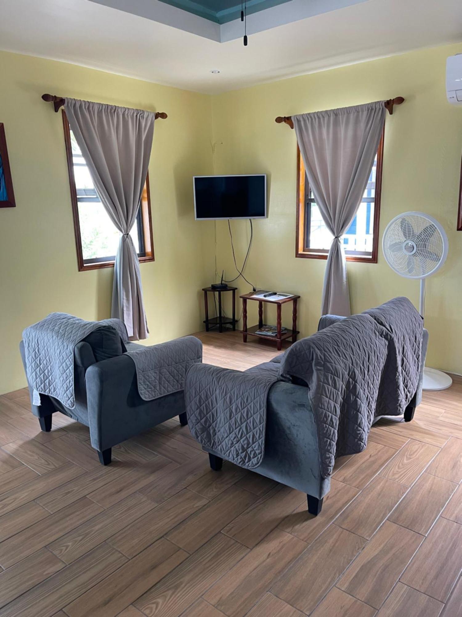 Hidden Treasure Vacation Home Blue Bay Cottage キー・カーカー エクステリア 写真